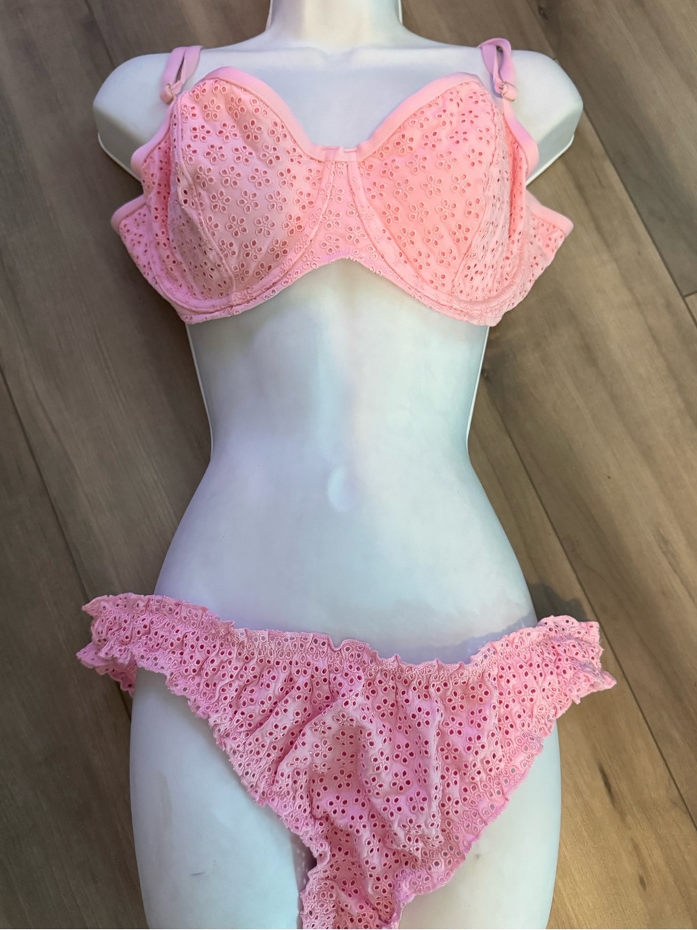 NWT Frankie's Bikinis Pink Eyelet floral Top XXL feminine ruffles bottom XL VS